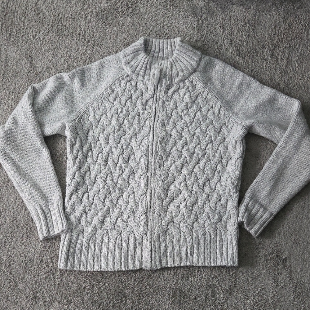 CLOSET CLOSING 7/31 St. John's Bay Gray Cardigan Sweater Small